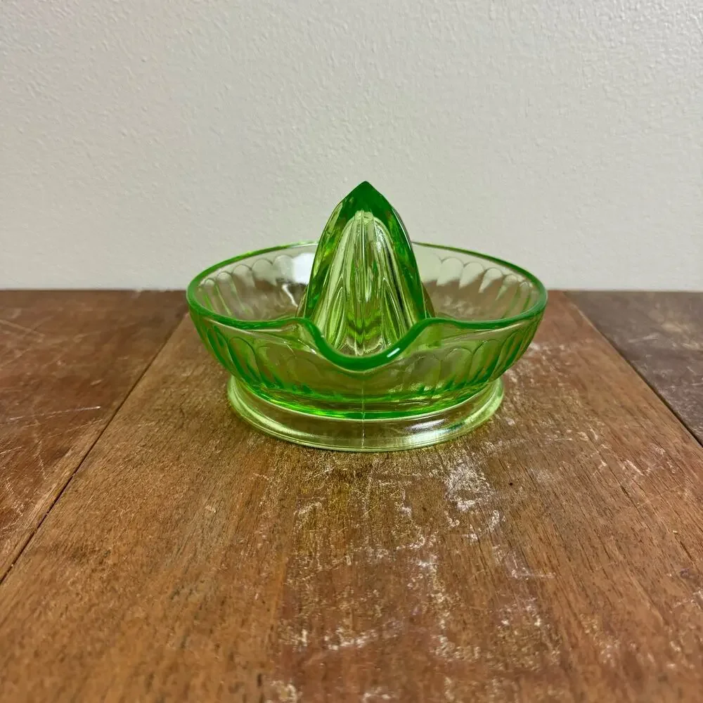 Depression Era Green Vaseline Uranium Fruit‎ Juicer Reamer